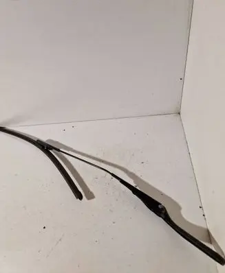 BMW 1 E81 E87 Front wiper blade arm 61617
