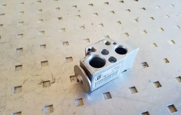 Air conditioning (A/C) expansion valve