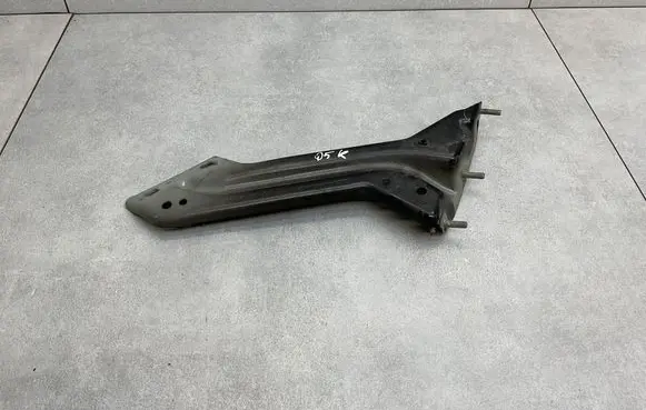 Audi Q5 SQ5 8R Fender mounting bracket 8R0821135