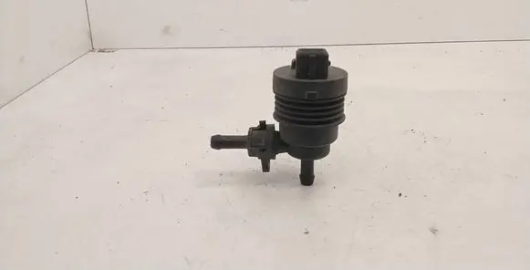 BMW 7 E38 Fuel tank valve 1748875