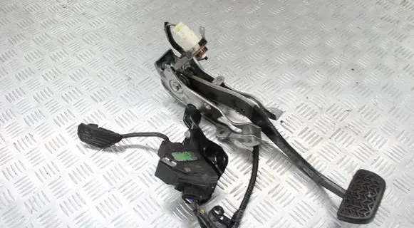 Toyota Yaris Pedal assembly 