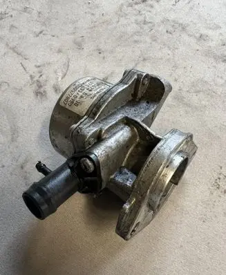 Renault Clio III Vacuum pump 8200577807 7006730300