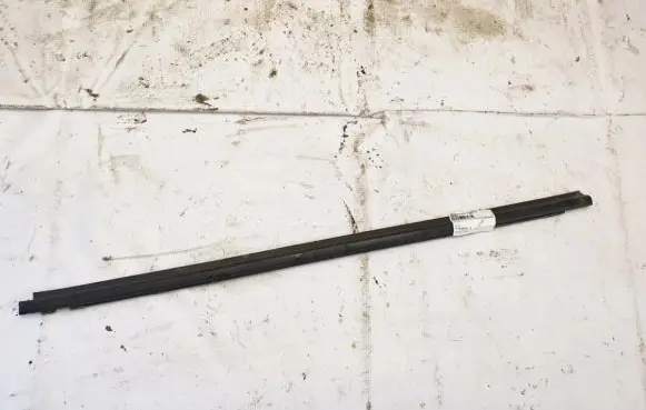Toyota Yaris Front door glass trim molding 