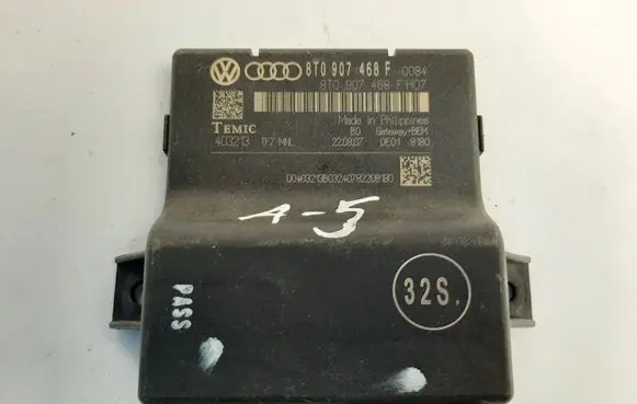 Audi A5 8T 8F Gateway control module 8T0907468F