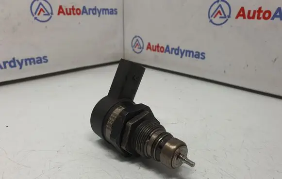 BMW 3 E90 E91 Fuel pressure regulator 7805733 13537805733 0281002481