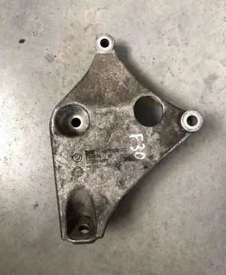 BMW 4 F32 F33 Engine mounting bracket 6788611