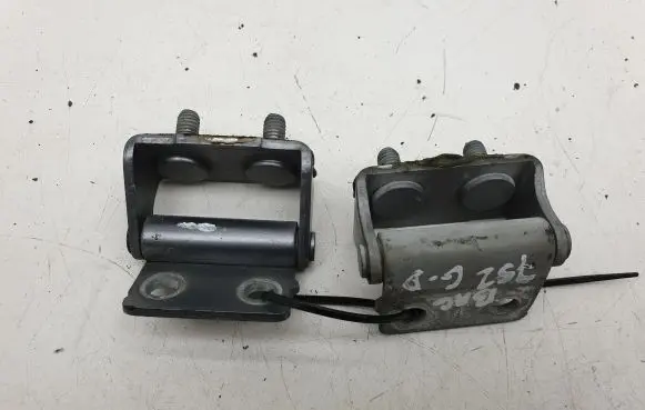 Mitsubishi Outlander Loading door hinge set 