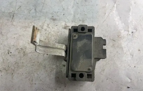 Opel Zafira A Air pressure sensor 90582107