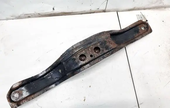 Subaru Legacy Engine mounting bracket