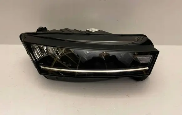 Skoda Octavia Mk4 Headlight/headlamp 5E4941016 030111823200