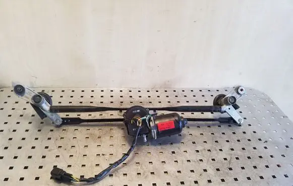 KIA Soul Front wiper linkage and motor 981102K900