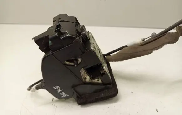 Nissan Juke I F15 Front door lock