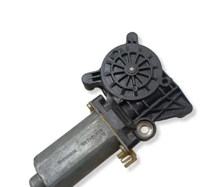 Mercedes-Benz E W210 Front door window regulator motor 0130821670