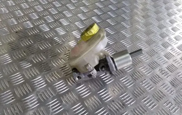 Volkswagen PASSAT B5 Master brake cylinder 4B0611301E