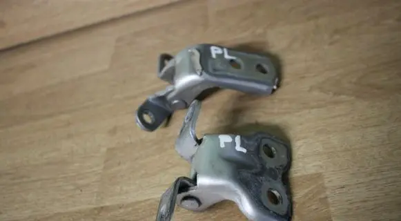 Toyota Avensis T250 Front door hinge set 