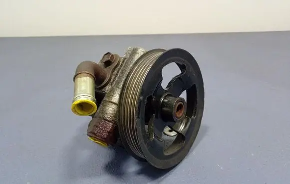 Toyota Avensis Verso Power steering pump 52020