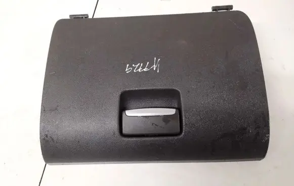 Ford Focus Glove box