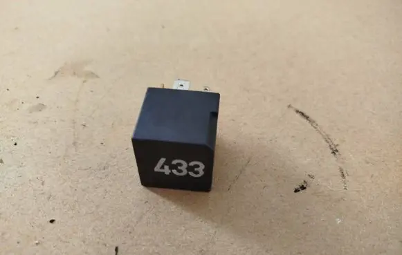 Volkswagen Golf V Other relay 3D0951253A 14150000 12V50A