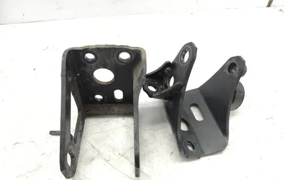 Toyota Prius (XW30) Gearbox mounting bracket