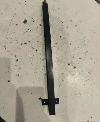 Volkswagen PASSAT B6 Rear door windshield rail 3c5839407