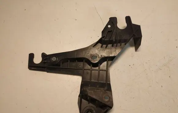Volvo V70 Air filter cleaner box bracket assembly 30636575