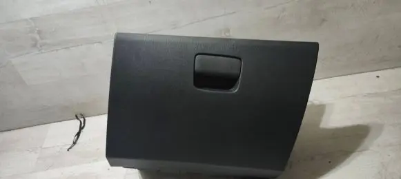 Mercedes-Benz A W176 Glove box