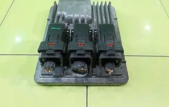 Opel Corsa E Engine control unit/module 811839393