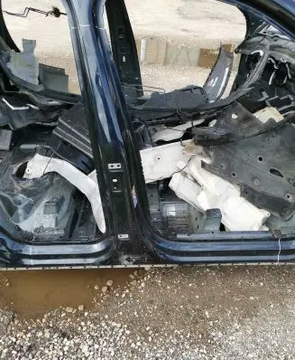 Volkswagen Touareg III Pillar (middle) 