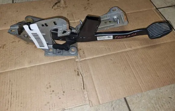 Ford Focus Brake pedal BV612467GC