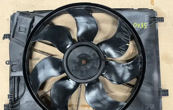 Mercedes-Benz E A207 Electric radiator cooling fan A2049060212