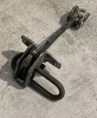 Opel Meriva A Rear door check strap stopper 13186209