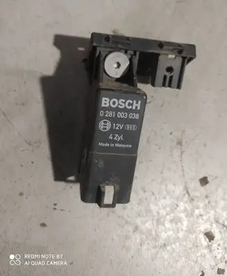 Volkswagen PASSAT B6 Glow plug pre-heat relay 038907281D