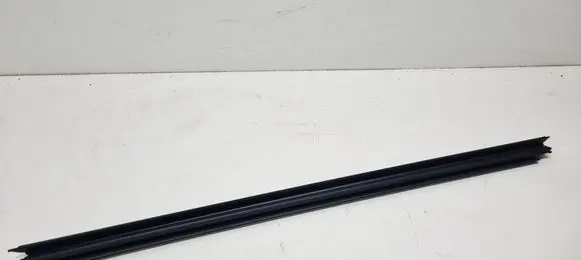 Renault Arkana Rubber seal front door window/glass 803318900R