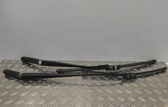 Volkswagen PASSAT B6 Front wiper blade arm 3C1955410B