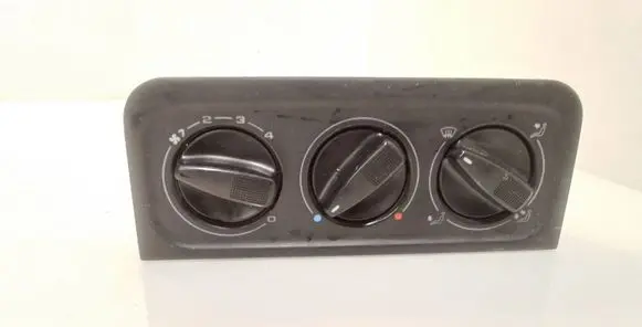Volkswagen Golf III Climate control unit 7H0819075A 1H0820043