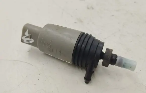BMW 5 E60 E61 Windscreen/windshield washer pump 6934159