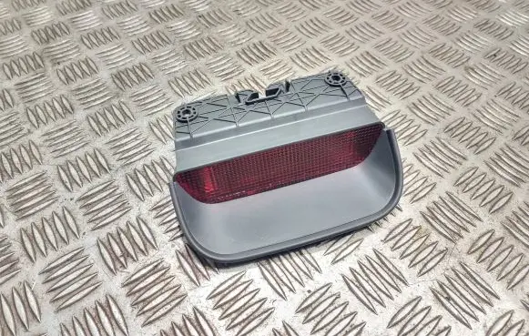 Honda CR-V Third/center stoplight P6369