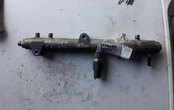 Chrysler Voyager Fuel distributor 0445214041