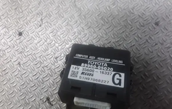 Toyota Avensis T250 Light module LCM 8996005020 35600