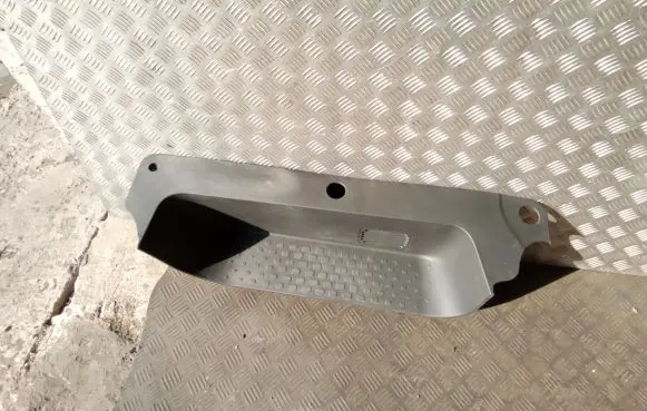 Renault Trafic III (X82) Front sill trim cover 768510190R 93868844