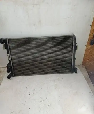 Volkswagen Polo IV 9N3 Coolant radiator 6Q0121253R