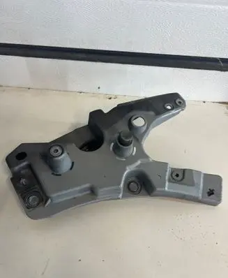 Volvo XC60 Fender mounting bracket 32288932