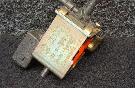 Audi A6 S6 C5 4B Turbo solenoid valve 028906283
