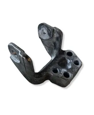 Peugeot 4007 Engine mounting bracket 