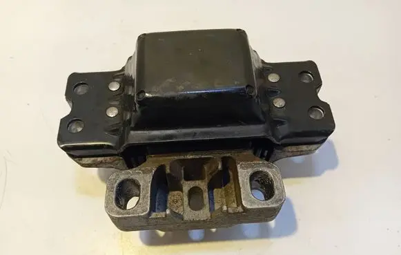 Volkswagen PASSAT B6 Engine mount bracket 3C0199555