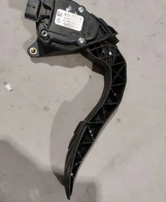 Renault Espace - Grand espace V Accelerator throttle pedal 180027890R 30092016 6PV00897819