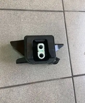 KIA Pro Cee'd III Gearbox mounting bracket