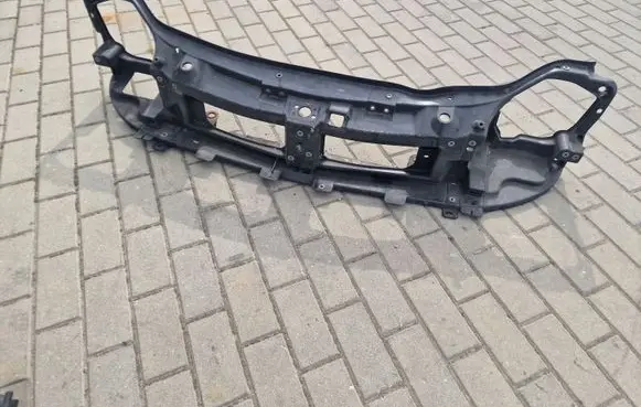 Opel Vivaro Radiator support slam panel