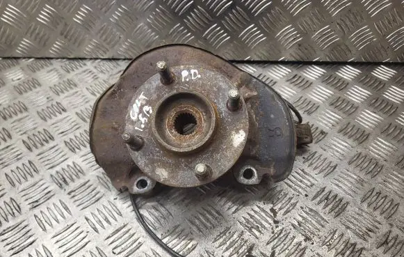 Mitsubishi Colt Front wheel hub