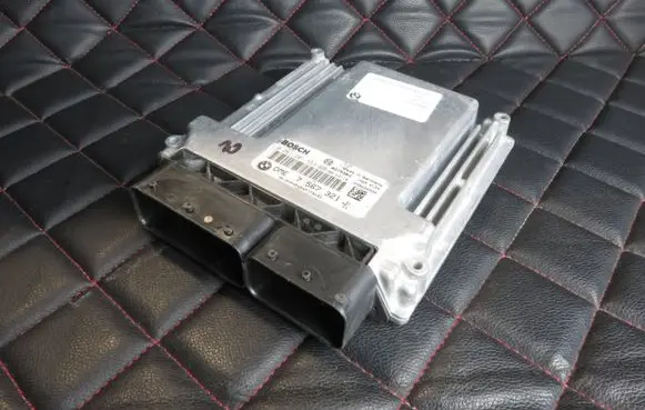 BMW 1 E81 E87 Engine control unit/module 0261201553 030000766 7567321